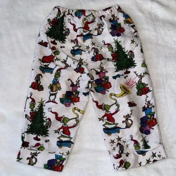 🎄 The Grinch Pajamas 🎄 - Picture 10 of 12